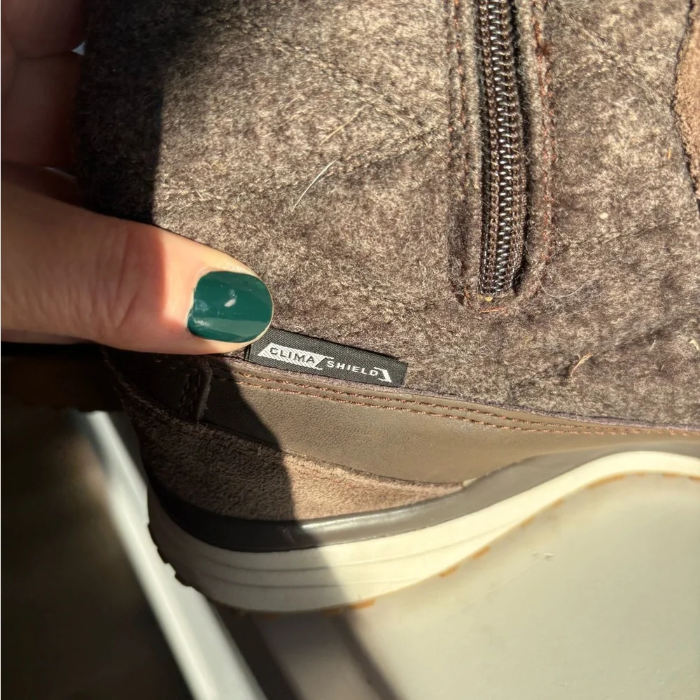 NWOT Salomon Brown and Red Lace Up Boots - Picture 4 of 8